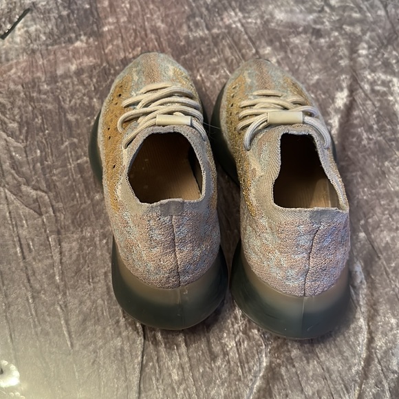 Yeezy Boost 380 Pepper - Picture 3 of 5